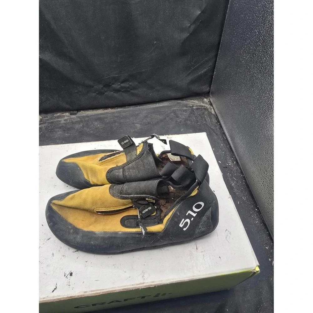 Men's Yellow Athletic Climbing Shoes